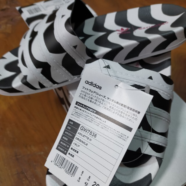 marimekko(マリメッコ)のアディダス×マリメッコ　コラボサンダル　26.5cm レディースの靴/シューズ(サンダル)の商品写真
