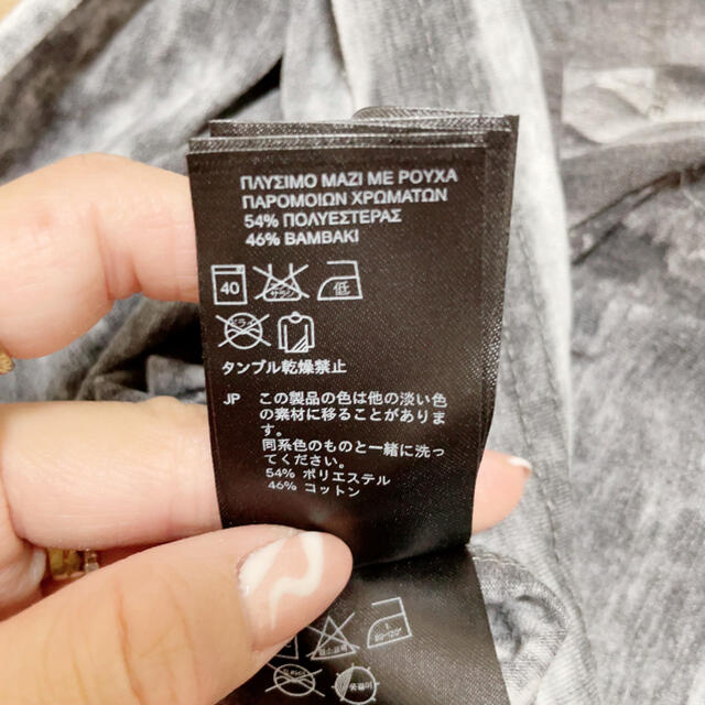 H&M(エイチアンドエム)のTシャツ　H&M メンズ　半袖　グレー メンズのトップス(Tシャツ/カットソー(半袖/袖なし))の商品写真