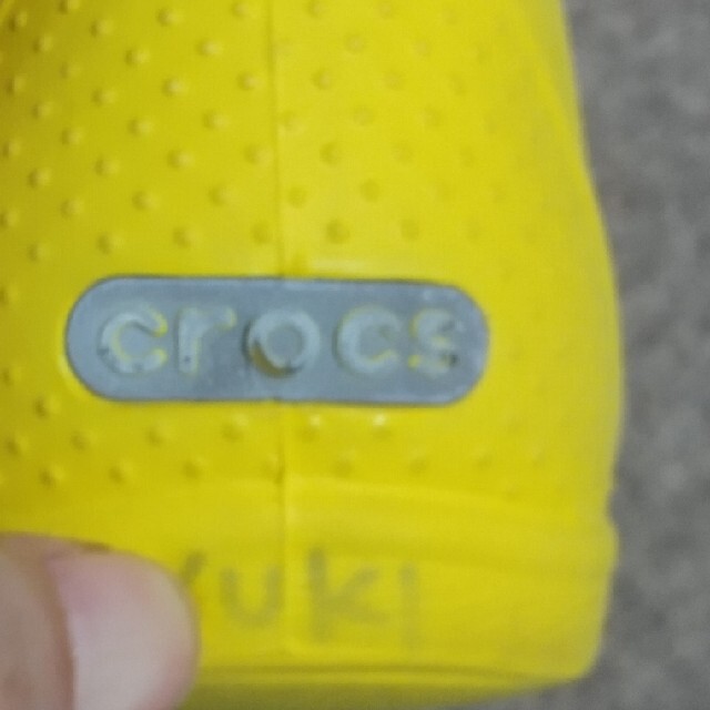 crocs(クロックス)のハンドルがかわいい★クロックス 子ども用 長靴 イエロー J1  キッズ キッズ/ベビー/マタニティのキッズ靴/シューズ(15cm~)(長靴/レインシューズ)の商品写真