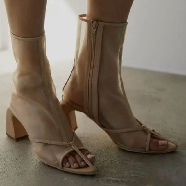 Ameri VINTAGE(アメリヴィンテージ)の【新品未使用】SANDAL LIKE BOOTS ベージュ　Lサイズ レディースの靴/シューズ(ブーツ)の商品写真