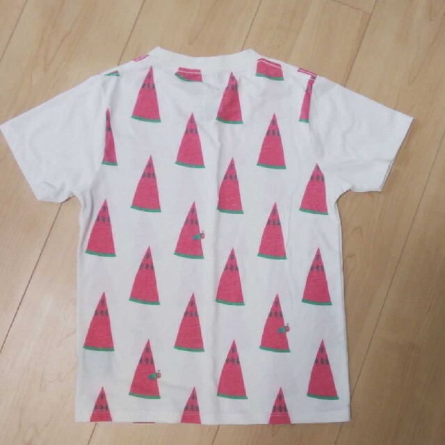 Design Tshirts Store graniph(グラニフ)のグラニフ すいかはらぺこあおむし なつの一枚 130㎝ キッズ/ベビー/マタニティのキッズ服男の子用(90cm~)(Tシャツ/カットソー)の商品写真