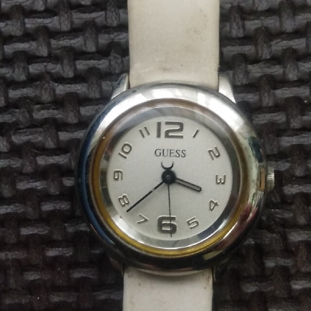 GUESS(ゲス)の【送料込】GUESS　腕時計 レディースのファッション小物(腕時計)の商品写真