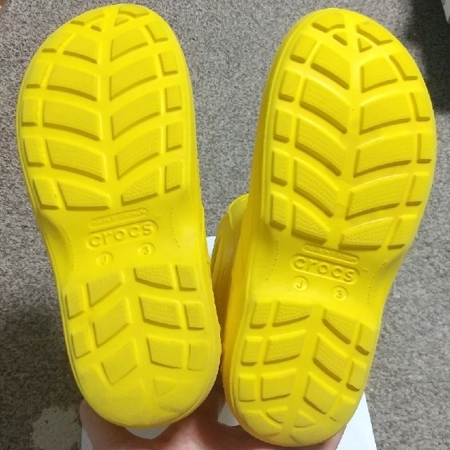 crocs(クロックス)の専用★ハンドルがかわいい★クロックス 子ども用 長靴 イエロー J3  キッズ キッズ/ベビー/マタニティのキッズ靴/シューズ(15cm~)(長靴/レインシューズ)の商品写真