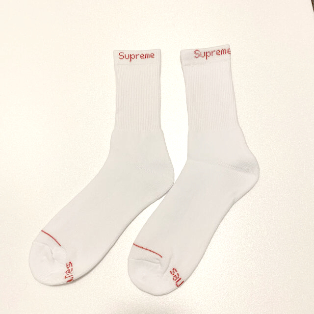 Supreme(シュプリーム)のシュプリーム　ソックス1足　ボックスロゴステッカー1枚セット メンズのレッグウェア(ソックス)の商品写真