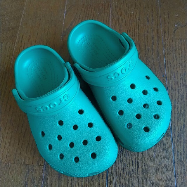 crocs(クロックス)のMACOさま 16.5cm 新品未使用 クロックス キッズ サンダル キッズ/ベビー/マタニティのキッズ靴/シューズ(15cm~)(サンダル)の商品写真