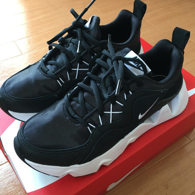 NIKE RYZ365スニーカー