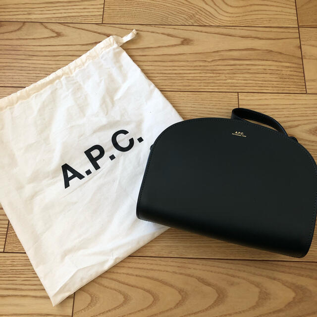 期間限定 値下げ ♡ A.P.C ハーフムーンショルダーショルダーバッグ