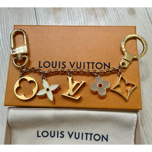 LOUIS VUITTON(ルイヴィトン)のルイヴィトン  フルールドゥモノグラム バッグチャーム キーホルダー レディースのファッション小物(キーホルダー)の商品写真