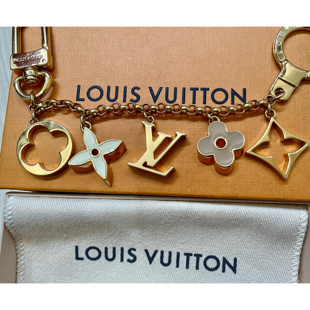 LOUIS VUITTON(ルイヴィトン)のルイヴィトン  フルールドゥモノグラム バッグチャーム キーホルダー レディースのファッション小物(キーホルダー)の商品写真