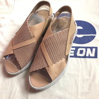 ナイキ(NIKE)のNIKE HUARACHE SANDAL ハラチ 25cm ベージュ(サンダル)