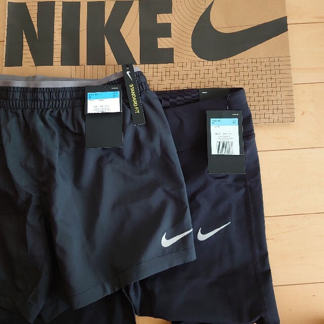 NIKE(ナイキ)の専用★新品タグ付きNIKEナイキ３点セットレディースMレギンススポーツブラ スポーツ/アウトドアのランニング(ウェア)の商品写真