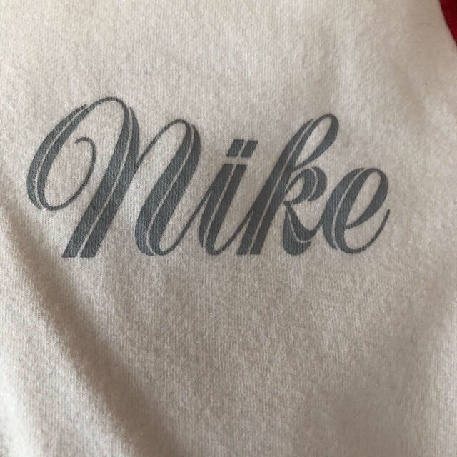 NIKE(ナイキ)のナイキ レッドパーカー レディースのトップス(パーカー)の商品写真