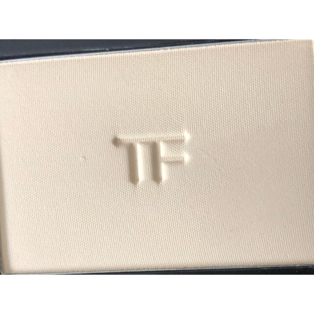 TOM FORD(トムフォード)の未使用 トムフォード イルミネイティング　パウダー　値下げ コスメ/美容のベースメイク/化粧品(フェイスパウダー)の商品写真