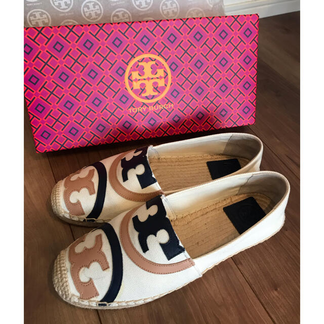 Tory Burch(トリーバーチ)の【専用商品】トリーバーチ　エスパドリーユ　サイズJP24.5 室内試し履きのみ レディースの靴/シューズ(スリッポン/モカシン)の商品写真