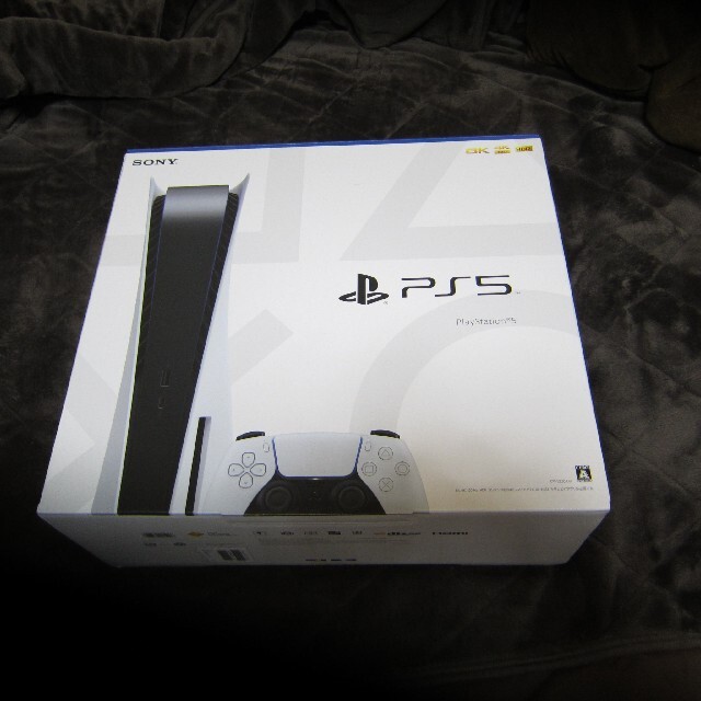 PlayStation(プレイステーション)の極美品 保証付き送料込み PS5 通常版 CFI-1000A01 エンタメ/ホビーのゲームソフト/ゲーム機本体(家庭用ゲーム機本体)の商品写真