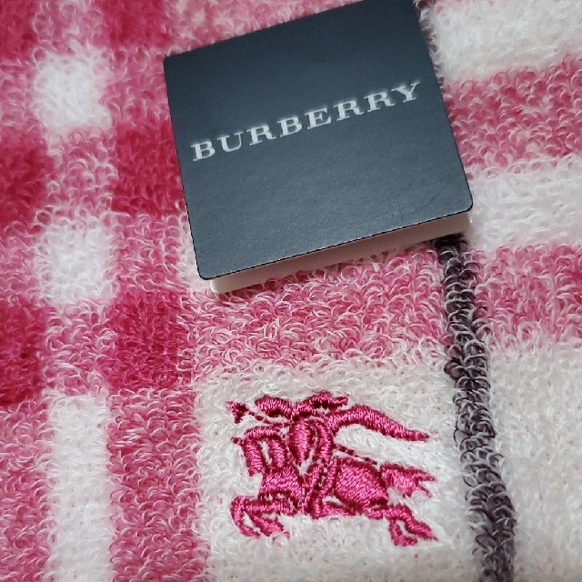 BURBERRY(バーバリー)の【新品】バーバリー　セリーヌ　ハンドタオル インテリア/住まい/日用品の日用品/生活雑貨/旅行(タオル/バス用品)の商品写真