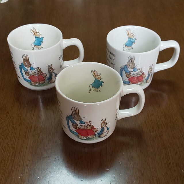 WEDGWOOD(ウェッジウッド)のウェッジウッド ピーターラビット(旧刻印)マグカップ3点セット インテリア/住まい/日用品のキッチン/食器(食器)の商品写真