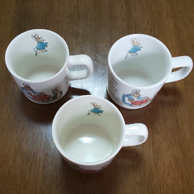 WEDGWOOD(ウェッジウッド)のウェッジウッド ピーターラビット(旧刻印)マグカップ3点セット インテリア/住まい/日用品のキッチン/食器(食器)の商品写真