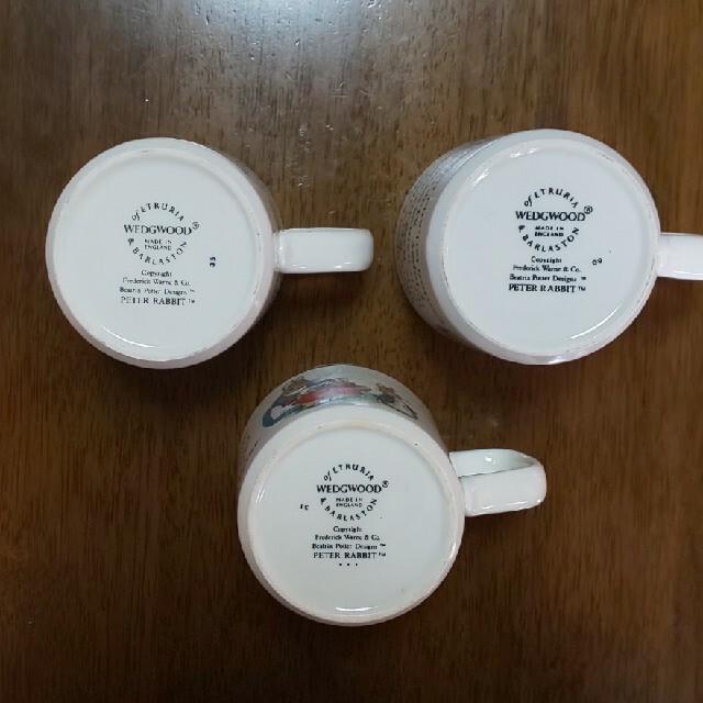 WEDGWOOD(ウェッジウッド)のウェッジウッド ピーターラビット(旧刻印)マグカップ3点セット インテリア/住まい/日用品のキッチン/食器(食器)の商品写真