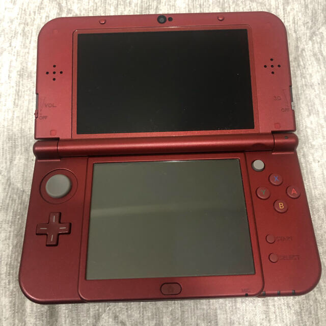 任天堂(ニンテンドウ)のNewニンテンドー3DS LL メタリックレッド エンタメ/ホビーのゲームソフト/ゲーム機本体(携帯用ゲーム機本体)の商品写真