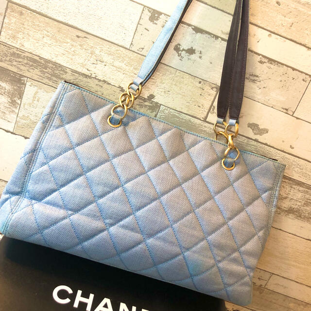 CHANEL(シャネル)の美品【正規品】シャネル CHANEL マトラッセ　デニム風トート レディースのバッグ(ショルダーバッグ)の商品写真