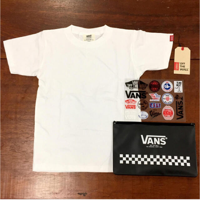 VANS(ヴァンズ)の【VANS】キッズサイズカスタムステッカーTee キッズ/ベビー/マタニティのキッズ服男の子用(90cm~)(Tシャツ/カットソー)の商品写真