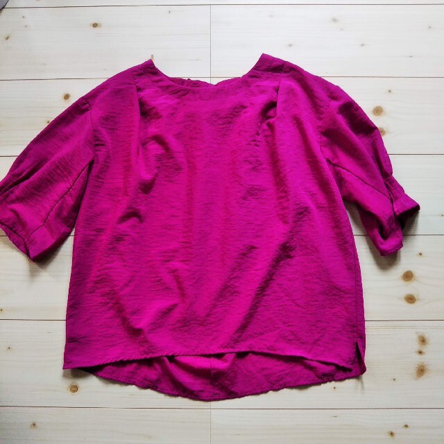 ikka(イッカ)のikka イッカ ピンクのバックリボン付き五分袖ブラウス Mサイズ レディースのトップス(シャツ/ブラウス(半袖/袖なし))の商品写真