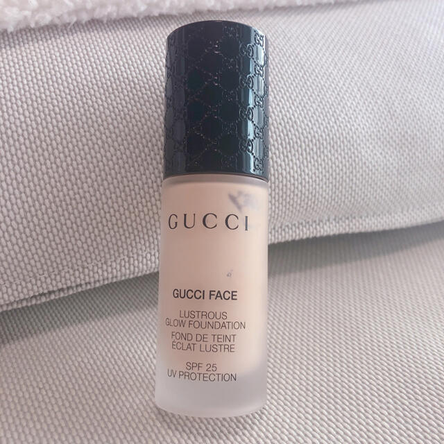 Gucci(グッチ)のGUCCI FACE Lustrous Glow Foundation 020 コスメ/美容のベースメイク/化粧品(ファンデーション)の商品写真