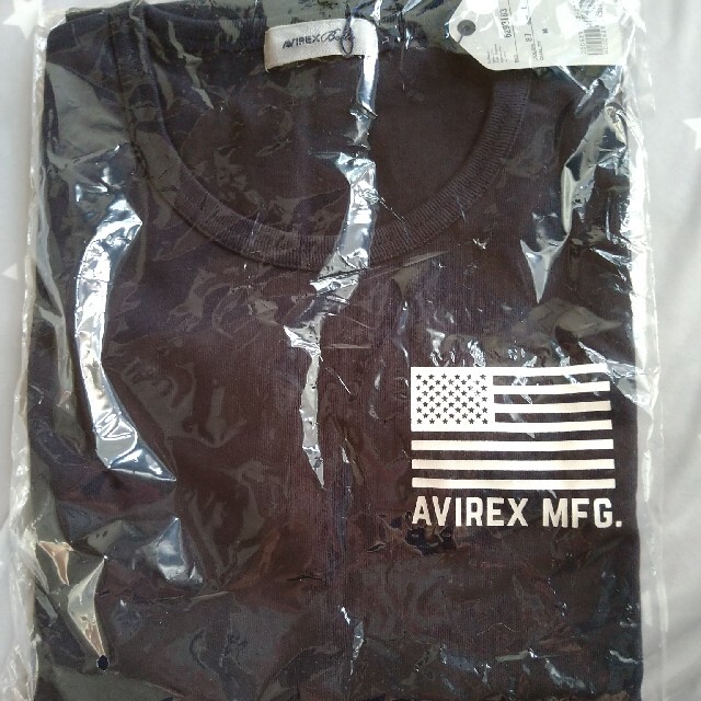 AVIREX(アヴィレックス)の【新品】AVIREX長袖Tシャツ2枚(Ｌサイズ)+靴下 メンズのトップス(Tシャツ/カットソー(七分/長袖))の商品写真