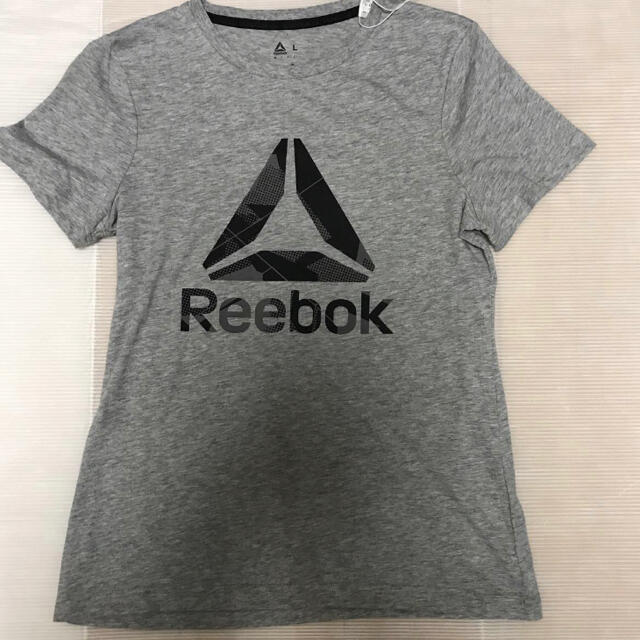 Reebok(リーボック)の送料無料 新品 Reebok WOR DELTA ロゴ グラフィック Tシャツ レディースのトップス(Tシャツ(半袖/袖なし))の商品写真