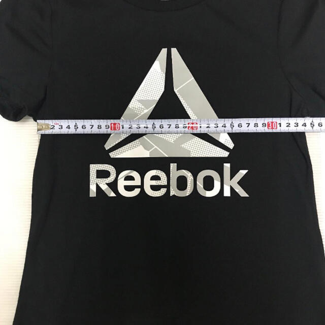 Reebok(リーボック)の送料無料 新品 Reebok WOR DELTA ロゴ グラフィック Tシャツ レディースのトップス(Tシャツ(半袖/袖なし))の商品写真