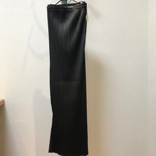 イッセイミヤケ(ISSEY MIYAKE)の未着用　美品　ブラック ロングスカート イッセイミヤケ　プリーツプリーズ(ロングスカート)