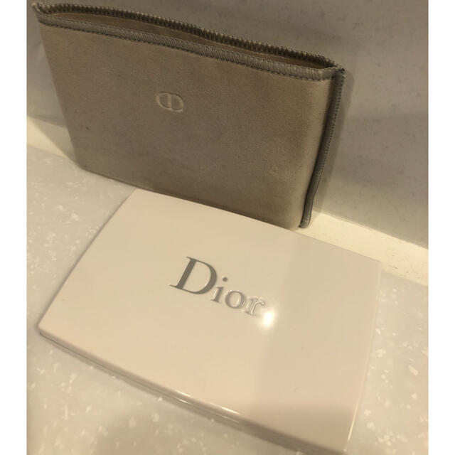 Christian Dior(クリスチャンディオール)のディオールスキン　チーク&ファンデ&コントロールパウダー３点セット コスメ/美容のキット/セット(コフレ/メイクアップセット)の商品写真