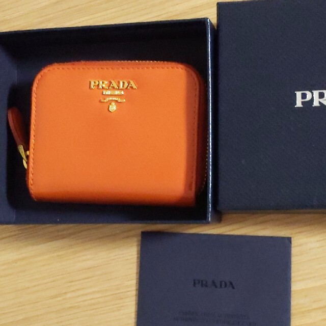 PRADA(プラダ)の専用です♪　プラダ　コインケース　ミニ財布　パパイヤカラー レディースのファッション小物(コインケース)の商品写真