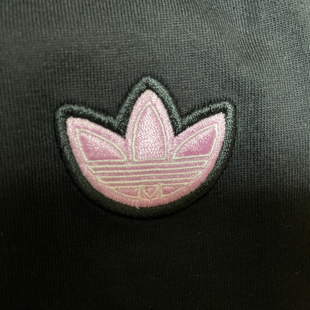 adidas(アディダス)の【adidas】ワッペン長袖Tシャツ メンズのトップス(Tシャツ/カットソー(七分/長袖))の商品写真