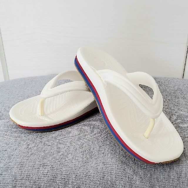 crocs(クロックス)のクロックス　トリコロール　サンダル レディースの靴/シューズ(サンダル)の商品写真