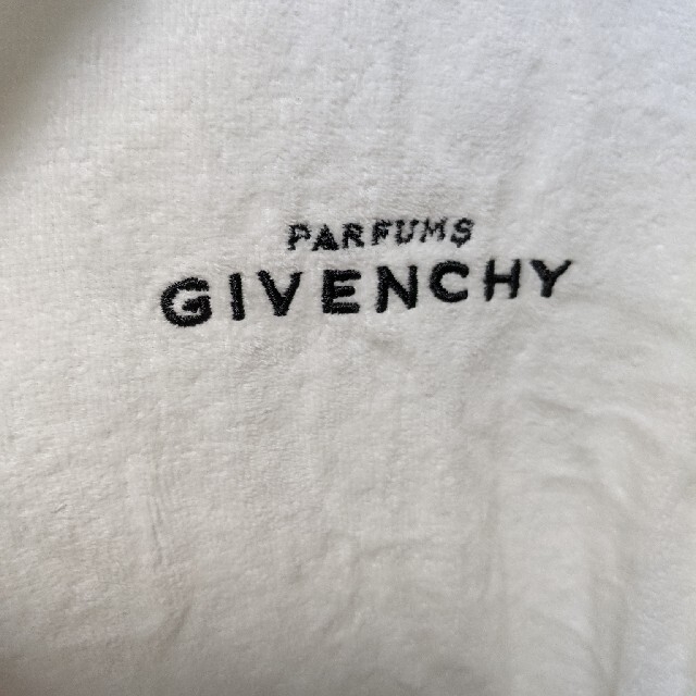 GIVENCHY(ジバンシィ)のGIVENCHY バスローブ 2着セット インテリア/住まい/日用品の日用品/生活雑貨/旅行(タオル/バス用品)の商品写真