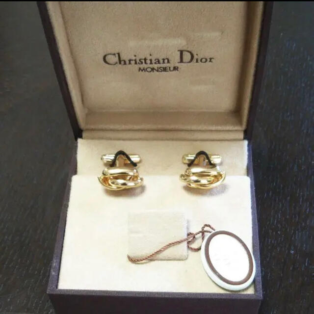 Christian Dior(クリスチャンディオール)の【新品】付属品全て有　状態良好　クリスチャンディオール カフスボタン　ゴールド メンズのファッション小物(カフリンクス)の商品写真