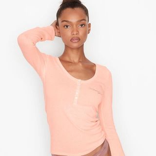 ヴィクトリアズシークレット(Victoria's Secret)の【新品】VICTORIA'S SECRET スリープTシャツおしゃれルームウェア(ルームウェア)