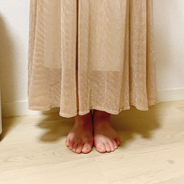 Ameri VINTAGE(アメリヴィンテージ)のMEDI SMOCKING LAME DRESS M ベージュ レディースのワンピース(ロングワンピース/マキシワンピース)の商品写真
