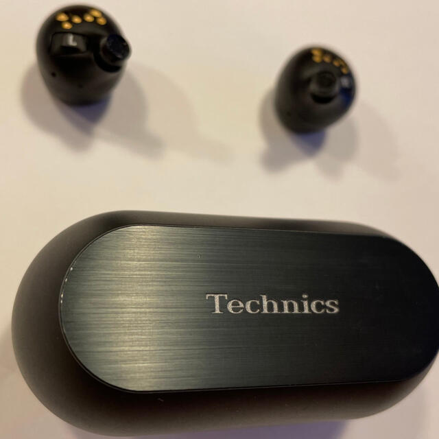 お値下げ❣️Technics　ワイヤレスイヤホン　EAH-AZ70W ブラック スマホ/家電/カメラのオーディオ機器(ヘッドフォン/イヤフォン)の商品写真