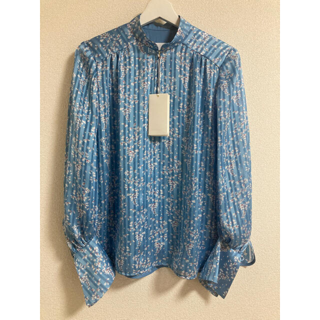 mame(マメ)の新品 mame Flower Hand-Printed Crepe Blouse レディースのトップス(シャツ/ブラウス(長袖/七分))の商品写真