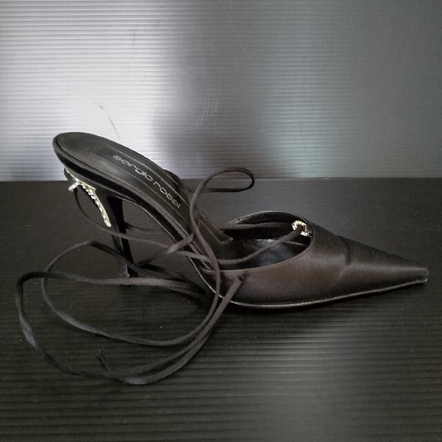 Sergio Rossi(セルジオロッシ)の美品⭐SergioRossiセルジオロッシ／ブラックパンプス イタリア製 レディースの靴/シューズ(ハイヒール/パンプス)の商品写真