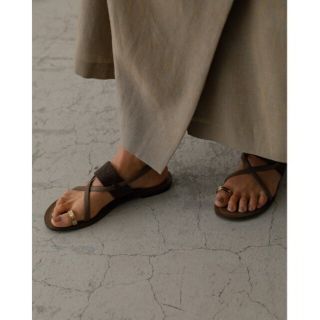 トゥデイフル(TODAYFUL)のリムアーク Emboss low heel sandal　サンダル　enfold(サンダル)