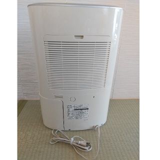 トウシバ(東芝)の除湿機　東芝　RAD-P63 ホワイト(加湿器/除湿機)