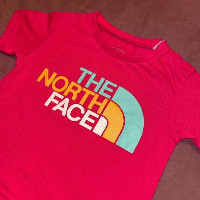 THE NORTH FACE(ザノースフェイス)のNorth ノースフェイス 女の子 90 ピンク プリント  ロゴ Tシャツ  キッズ/ベビー/マタニティのキッズ服女の子用(90cm~)(Tシャツ/カットソー)の商品写真
