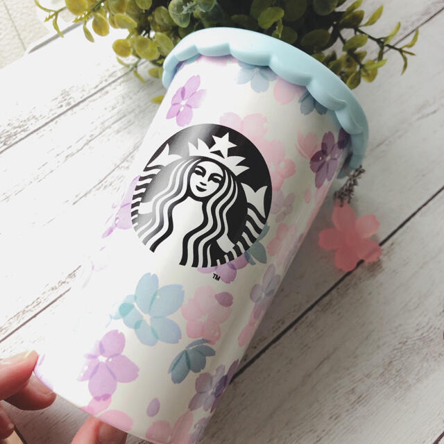 Starbucks Coffee(スターバックスコーヒー)の新品 Starbucks チャーム付き ステンレスカップ SAKURA 2020 インテリア/住まい/日用品のキッチン/食器(タンブラー)の商品写真
