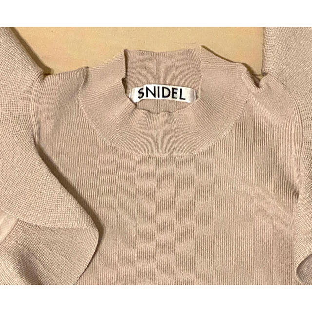 SNIDEL(スナイデル)の【snidel 】スナイデル2021春夏フリル切り替えニット  レディースのトップス(ニット/セーター)の商品写真