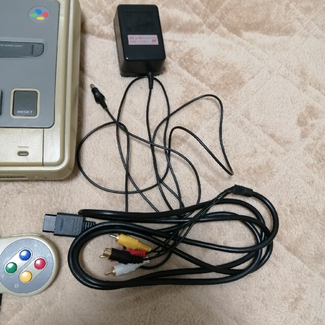 任天堂(ニンテンドウ)のニューファミコン本体＋スーパーファミコン本体 エンタメ/ホビーのゲームソフト/ゲーム機本体(家庭用ゲーム機本体)の商品写真