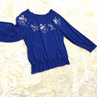 ヴィヴィアンタム(VIVIENNE TAM)のVIVIENNE TAMヴィヴィアンタム 花柄刺繍トップス　ブルーM〜L(カットソー(長袖/七分))